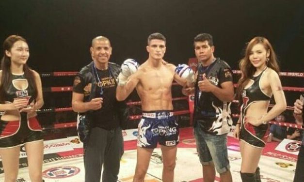 Απίστευτο Λάκτισμα με KO !!