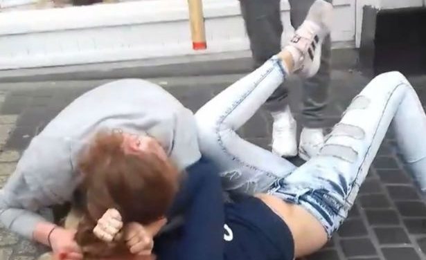 Άγριος Καβγάς Μεταξύ Γυναικών