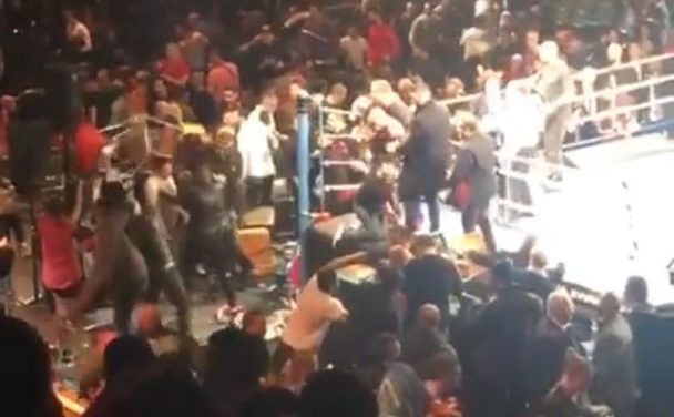 Δείτε Απίστευτο Ξύλο Σε Αγώνα Μποξ Στην Γαλλία