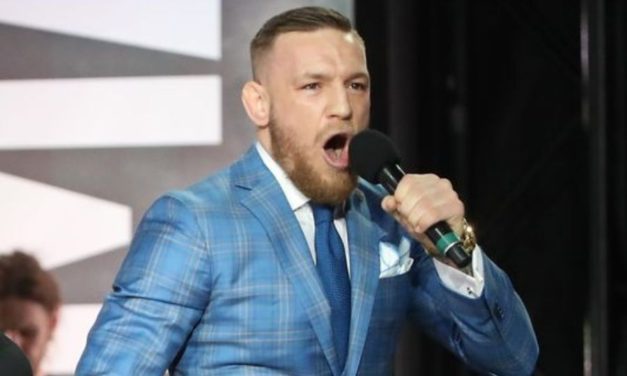 Συγκίνησε ο ΜακΓκρέγκορ: Βοήθησε άνδρα με παράλυση (video)