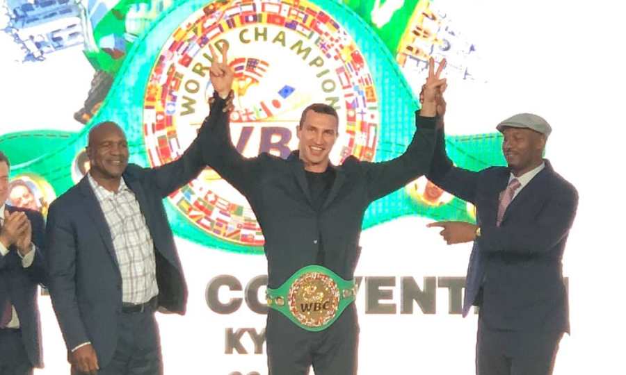 Τιμητικά στον Βλάντιμιρ Κλίτσκο η πράσινη ζώνη της WBC!